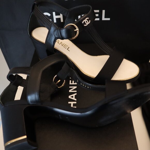 Chanel 23C Black Sandals T-Strap Pearl CC Leather Grosgrain Block Heel Size 8.5 - Picture 4 of 15